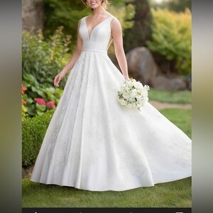 Elegant Ivory Wedding Dress with POCKETS